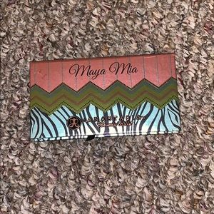 Anastasia Beverly Hills Maya Mia palette.